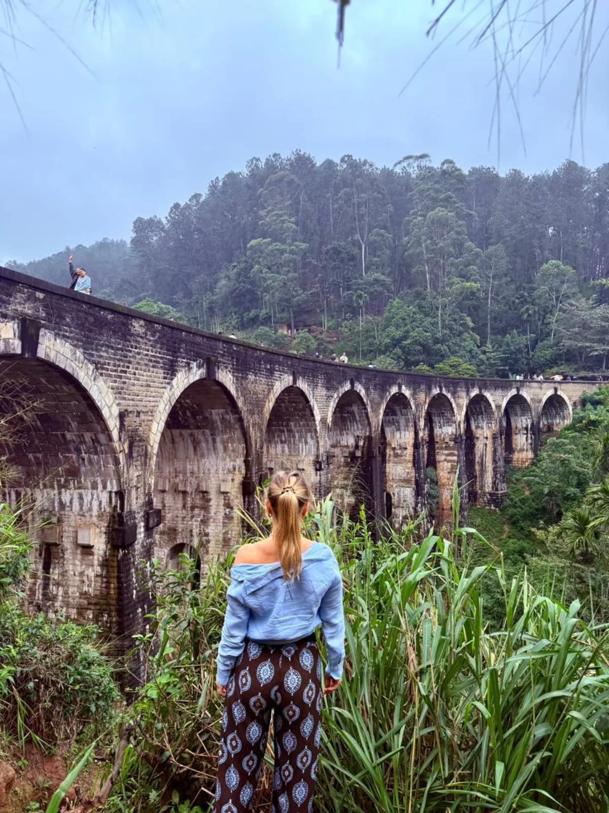 A traveller standing above Ella's Nine Arch Bridge